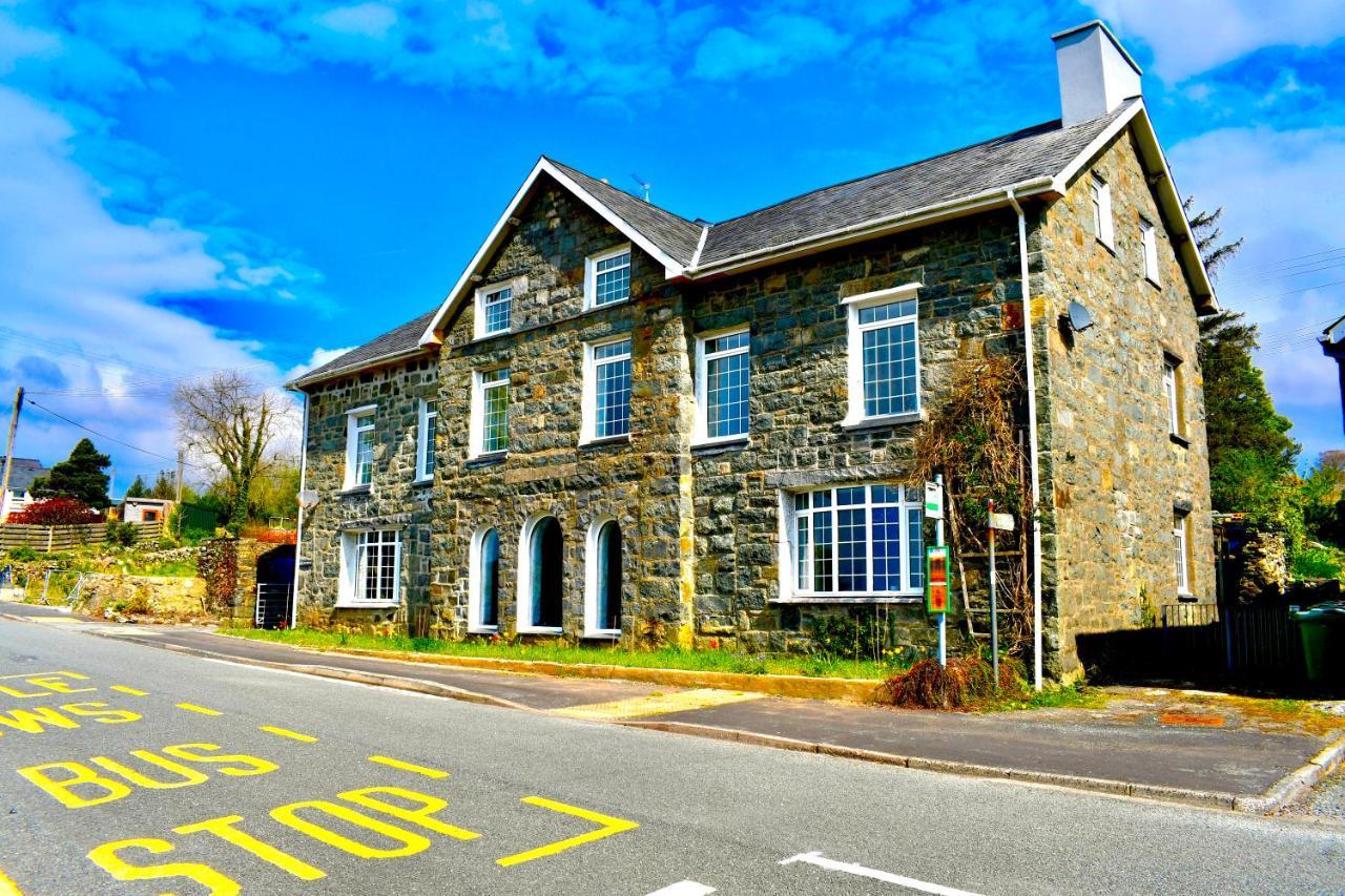 Spacious 3 bedroom garden apartment in Snowdonia National Park Brynkir Buitenkant foto